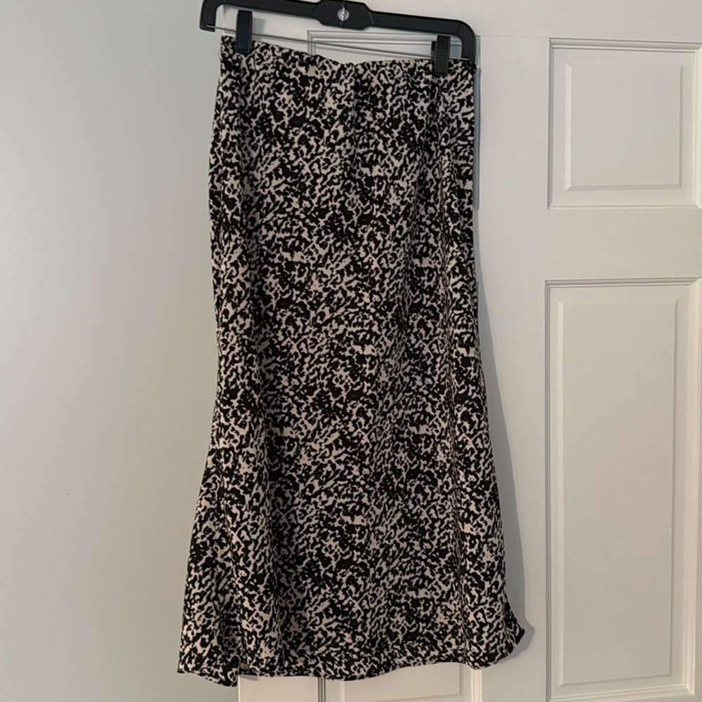 Evereve skirt size small. NWOT